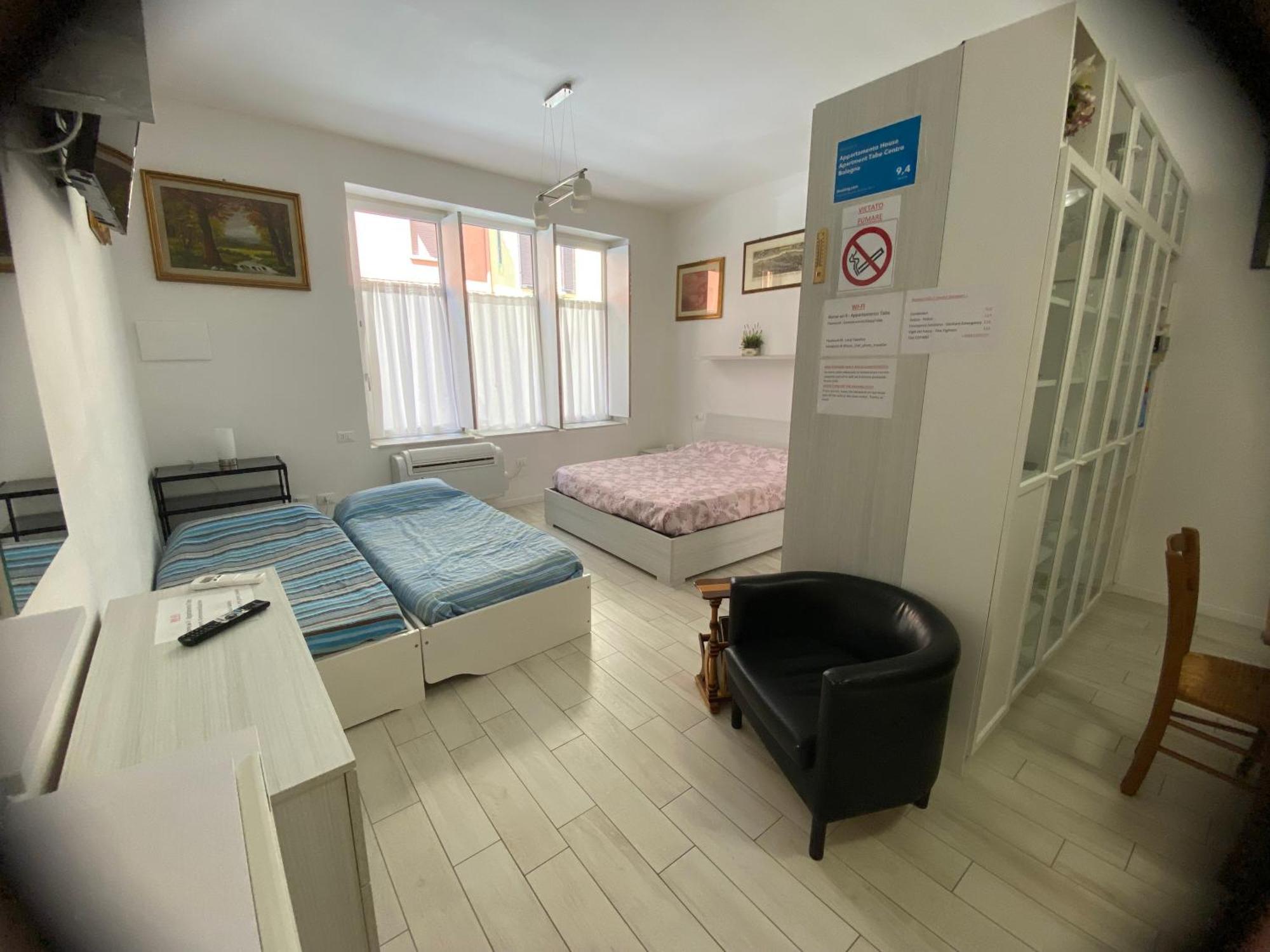 Appartamento House Apartment Tabe Centro Болоня Екстериор снимка